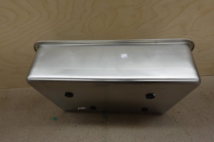 23.6" L x 15.6" W x 6" H Extra Large Stainless Steel Litter Box - Image 5
