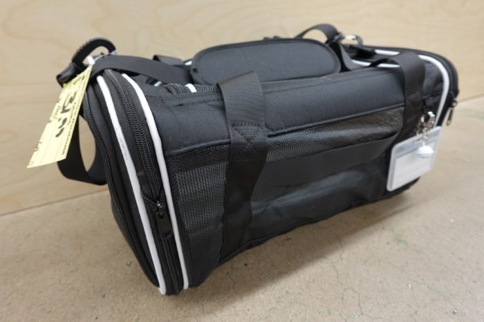 17" x 11" x 9.5" Airline Approved Soft Pet Carrier in Black - Image 4