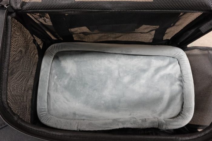 17" x 11" x 9.5" Airline Approved Soft Pet Carrier in Black - Image 7