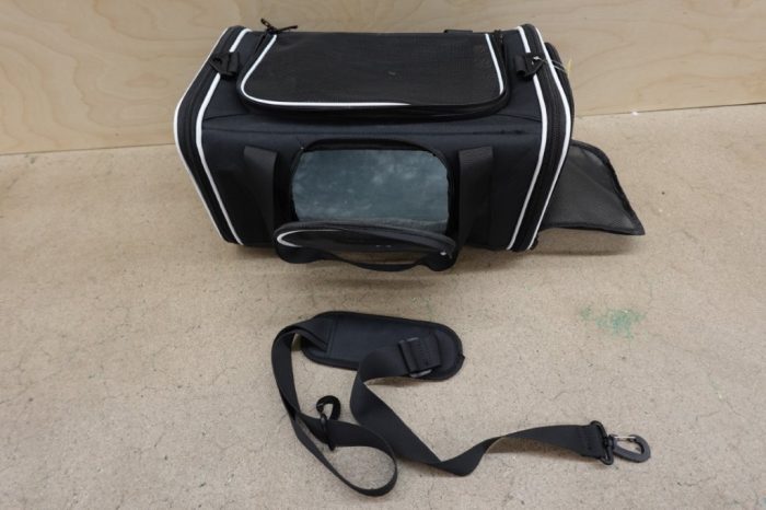 17" x 11" x 9.5" Airline Approved Soft Pet Carrier in Black - Image 2