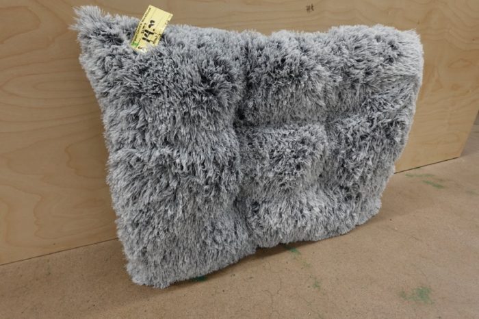 EHEYCIGA Fluffy Plush Faux Fur Pad Crate Kennel Dog Bed in Gray - Image 2