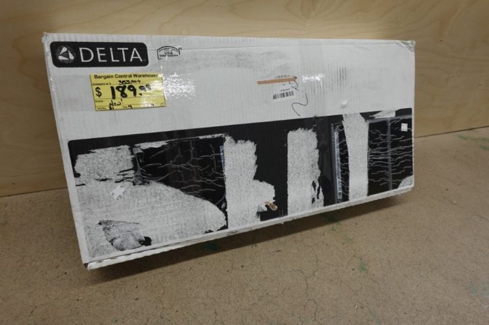 Delta Essa Modern Touch Kitchen Sink Faucet - Matte Black - Image 4
