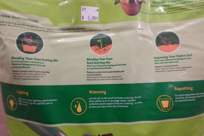 Miracle-Gro 8 qt. Sphagnum Peat Moss Enriched with Plant Food - Image 6