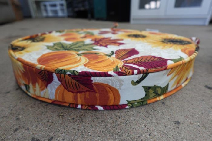 Greendale Home Fashions 18" Round Outdoor Patio Dining Chair Seat Cushion in Sunflower - Image 4