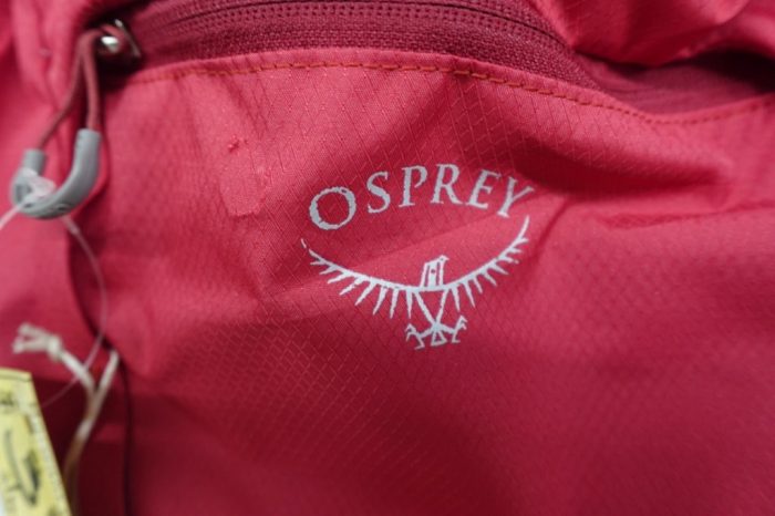 Osprey Daylite Cinch Mesh Daypack Adult Size Light Weight 0.75lb - Cosmic Red - Image 3