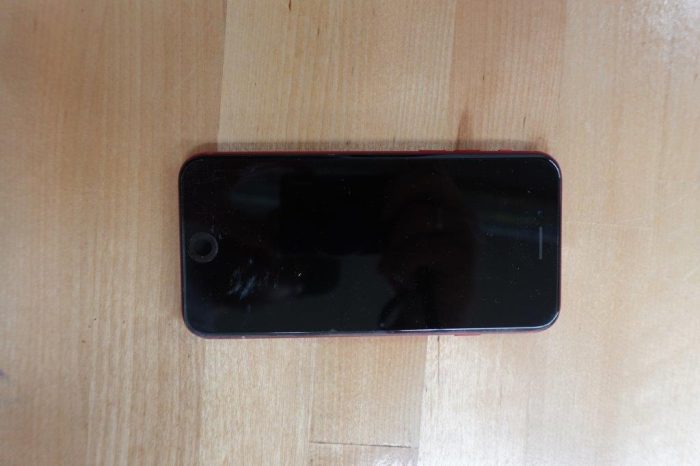 Apple iPhone SE (2nd Generation) 64GB Unlocked - Red - Image 4