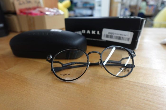 Oakley Men's Ox5141 Deadbolt Round Prescription Eyeglass Frames - Black - Image 3