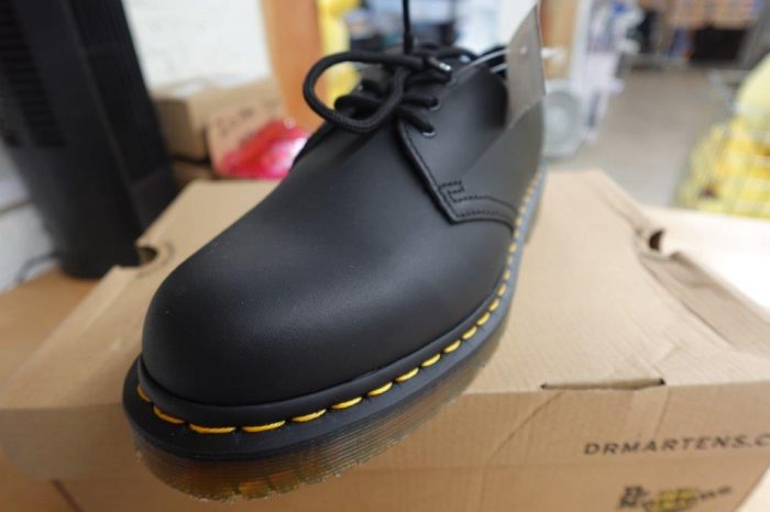 Dr. Martens Unisex-Adult Food Service Shoe size m9 w10 - Black - Image 5