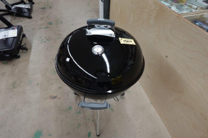 Weber Original Kettle Premium Charcoal Grill 22-Inch - Black - Image 3