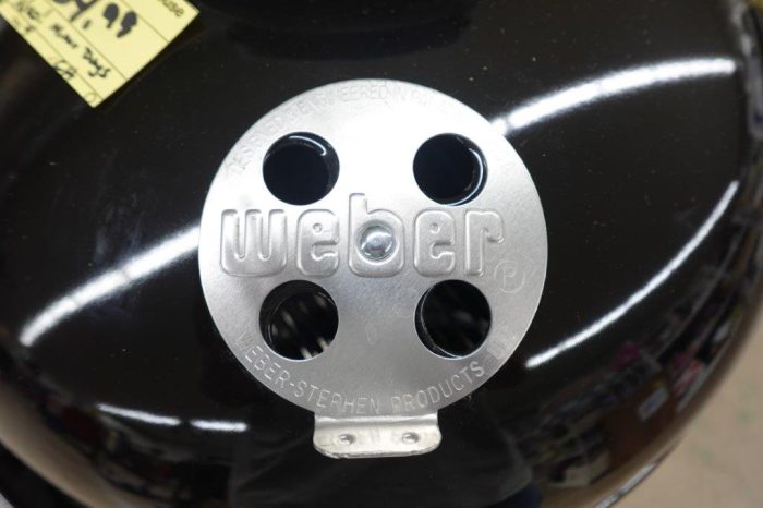 Weber Original Kettle Premium Charcoal Grill 22-Inch - Black - Image 6