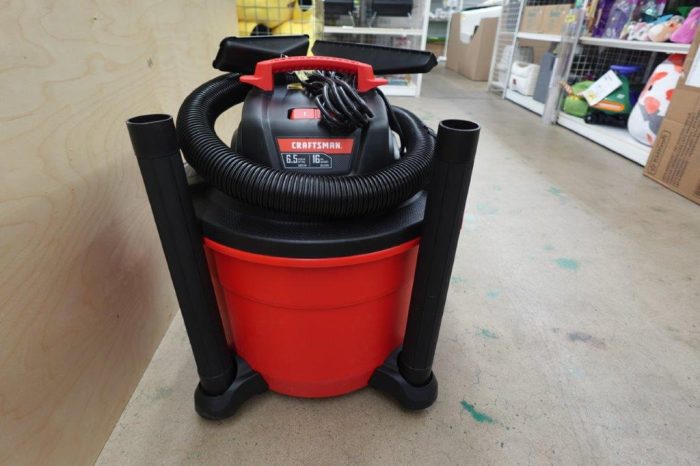CRAFTSMAN 16 Gallon 6.5 Peak HP Wet Dry Vacuum - Red - Image 3