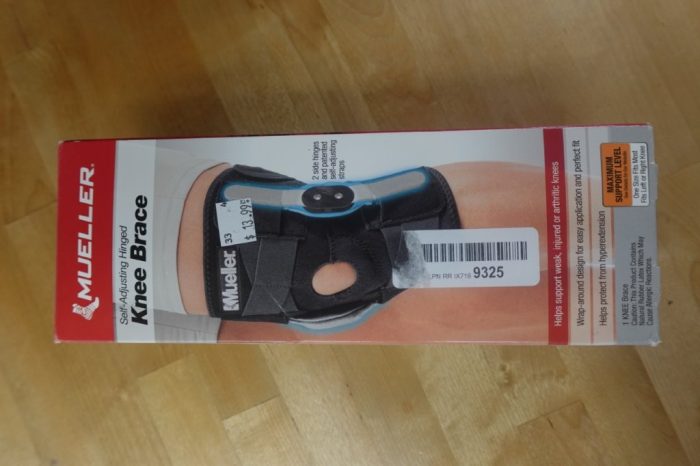 MUELLER Hinged Knee Brace – One Size Support - Image 4
