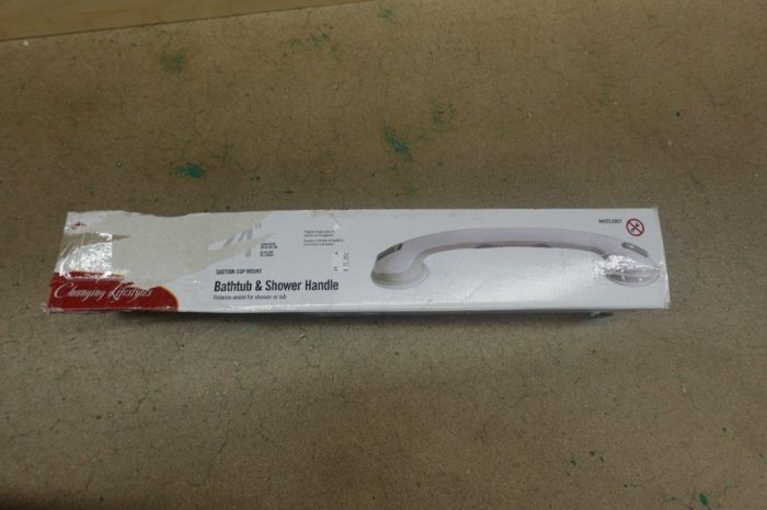 Safe-Er-Grip 24" Suction Cup Bathtub and Shower Balance Assist Grab Bar - Image 2