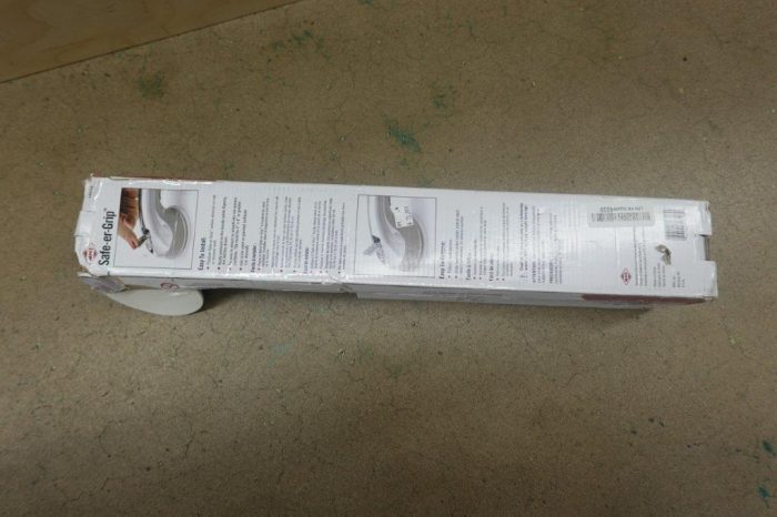 Safe-Er-Grip 24" Suction Cup Bathtub and Shower Balance Assist Grab Bar - Image 3
