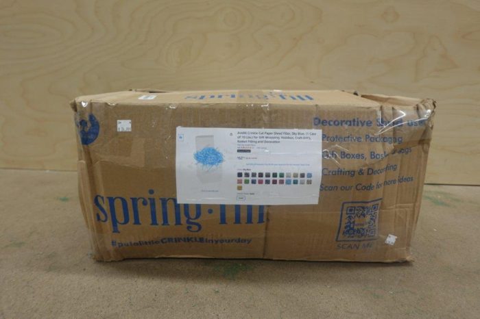 Aviditi 1 Case of 10 lbs. Crinkle Cut Paper Shred Filler in Sky Blue - Image 2