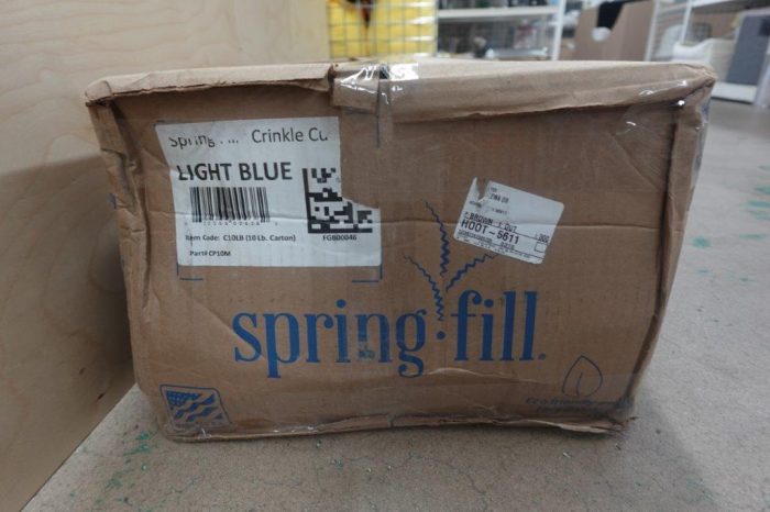 Aviditi 1 Case of 10 lbs. Crinkle Cut Paper Shred Filler in Sky Blue - Image 5