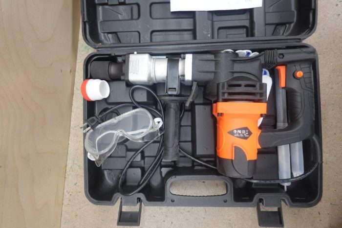 VEVOR 1400W Jackhammer, 2900 BPM with Chisels & Case - Image 3