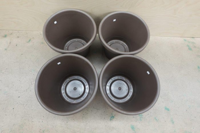 Classic Round Plastic Plant Flower Pot Planter w/Rolled Rim 15.5" in Chocolate - Image 2
