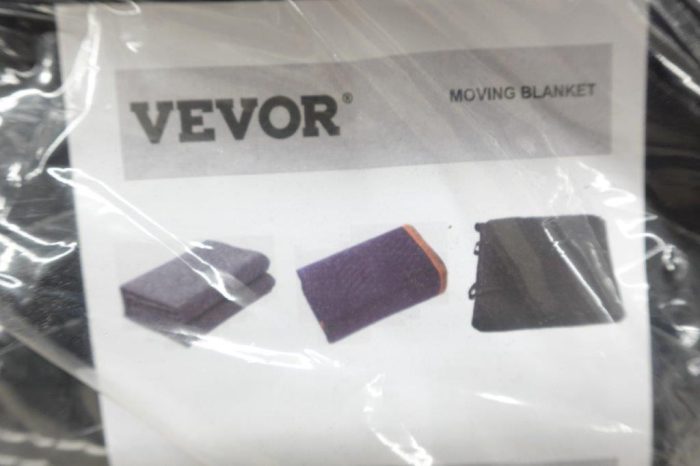 96" x 80" VEVOR Sound Dampening Grommeted Studio / Moving Blanket in Black - Image 5