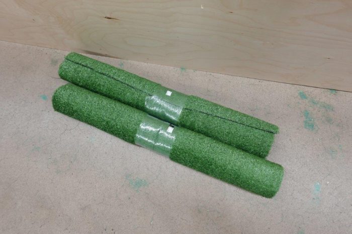 Artificial Grass Turf 2'7" x 5' Indoor Outdoor Faux Grass Rug with Drainage - Image 2