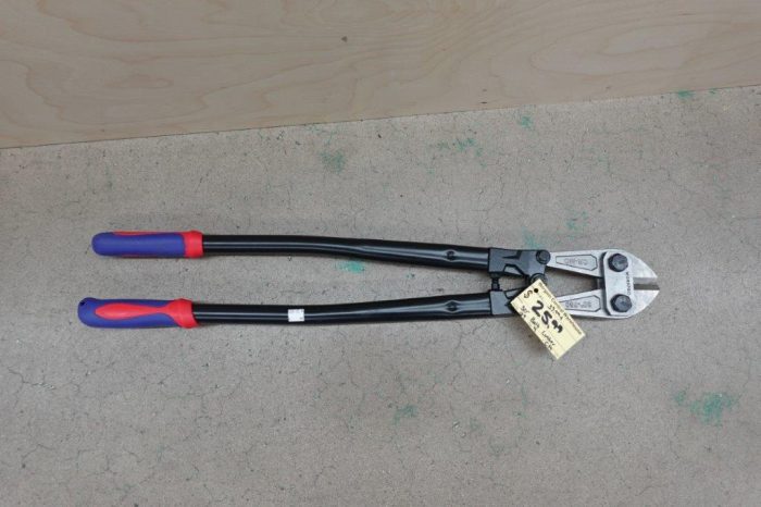 WORKPRO 30" Bolt Cutter Bi-Material Handle with Soft Rubber Grip - Image 2