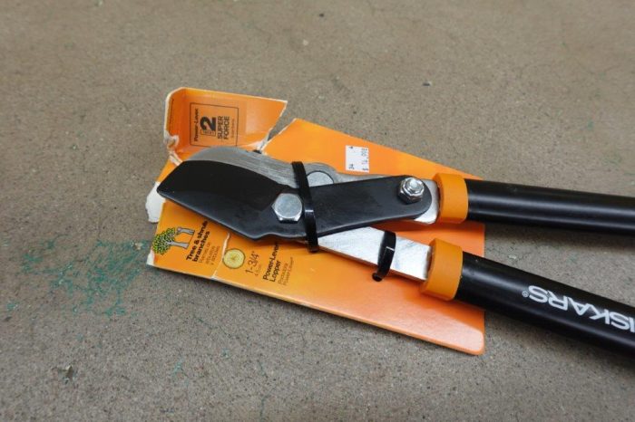 Fiskars 28-Inch Power-Lever Garden Bypass Lopper and Tree Trimmer - Image 3