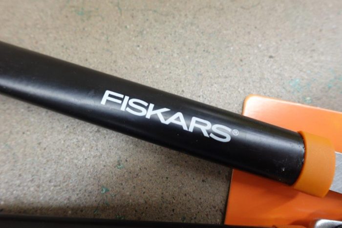 Fiskars 28-Inch Power-Lever Garden Bypass Lopper and Tree Trimmer - Image 4