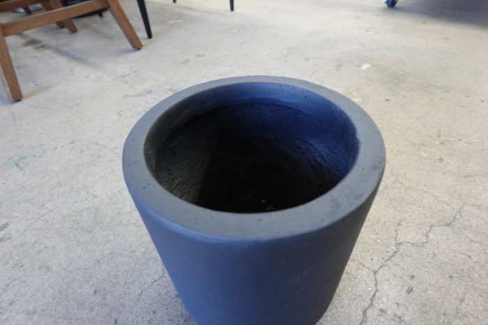 Kante 12.6" Dia Round Concrete Planter - Charcoal - Image 4