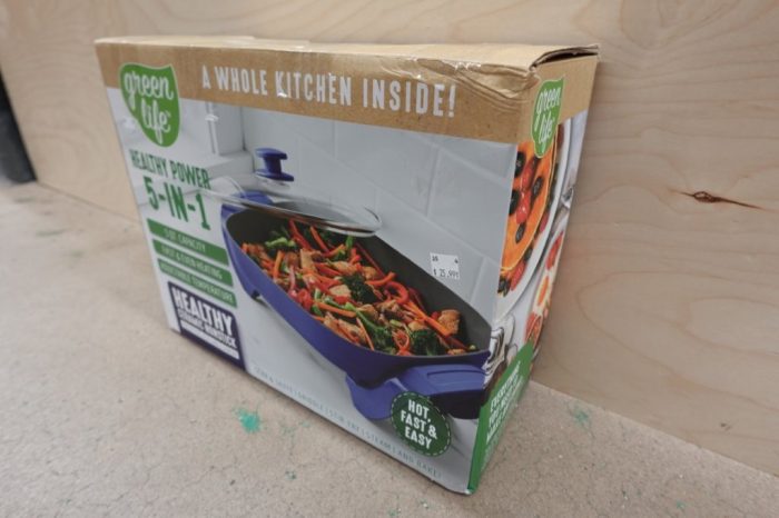 GreenLife 12" 5QT Square Electric Skillet Glass Vented Lid - Blue - Image 4