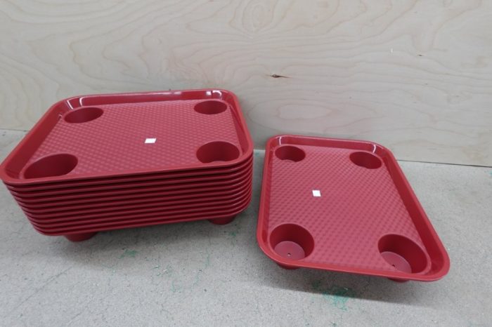 Stackable Cafeteria / Fast Food Plastic Tray with Cupholders 17" x 14" - Red - Image 5