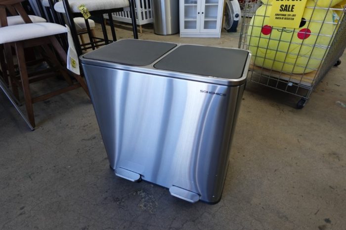 SONGMICS Kitchen Trash Can 2 x 10.6 Gallon (2 x 40 L)  - Silver & Black - Image 3