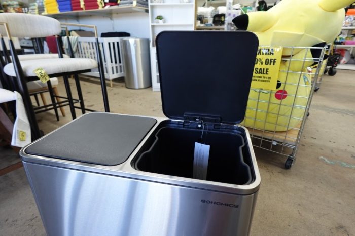 SONGMICS Kitchen Trash Can 2 x 10.6 Gallon (2 x 40 L)  - Silver & Black - Image 5