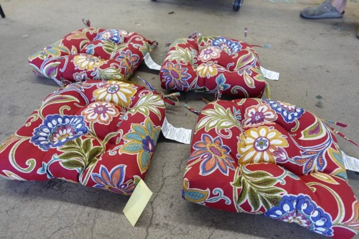 Outdoor 3.5'' Seat Cushion - Red Floral - Image 6