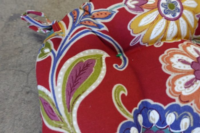 Outdoor 3.5'' Seat Cushion - Red Floral - Image 3