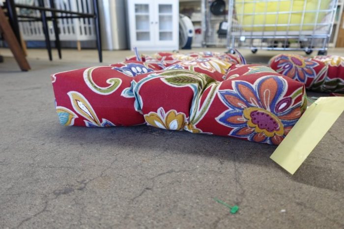 Outdoor 3.5'' Seat Cushion - Red Floral - Image 4