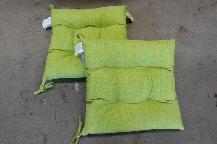 Pillow Perfect Pompeii Solid Indoor/Outdoor Wicker Patio Seat Cushion Reversible - Green - Image 6