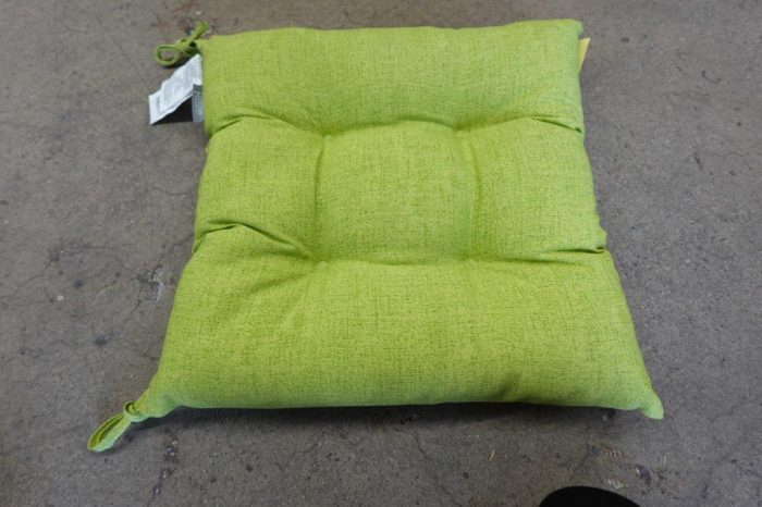 Pillow Perfect Pompeii Solid Indoor/Outdoor Wicker Patio Seat Cushion Reversible - Green - Image 2