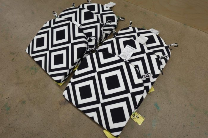 HARBOREST Outdoor Chair Cushions 17"x16"x2" - Black/White Diamond - Image 6