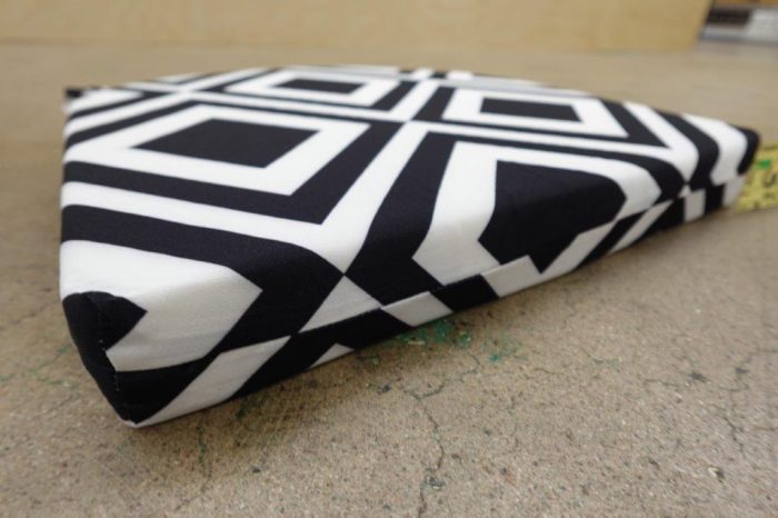 HARBOREST Outdoor Chair Cushions 17"x16"x2" - Black/White Diamond - Image 3