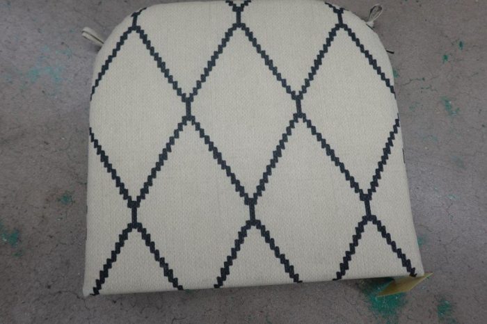 Arden Foam Outdoor Round Back Seat Cushion 20 x 19 - Tan Diamond Trellis - Image 3
