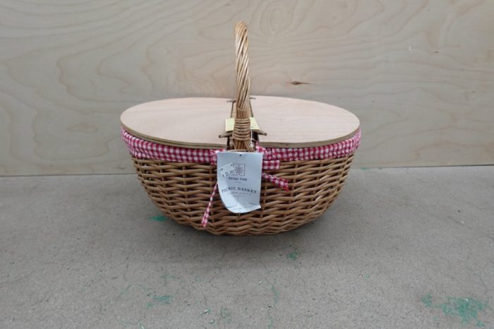 PICNIC TIME - Country Vintage Wicker Picnic Basket with Lid - Red & White Gingham pattern - Image 4