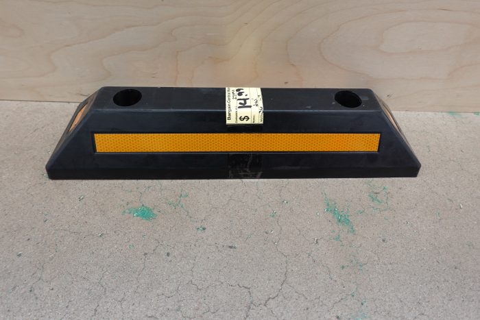 Pyle Heavy-Duty Rubber Parking Curb Stop – PCRSTP11 - Image 2