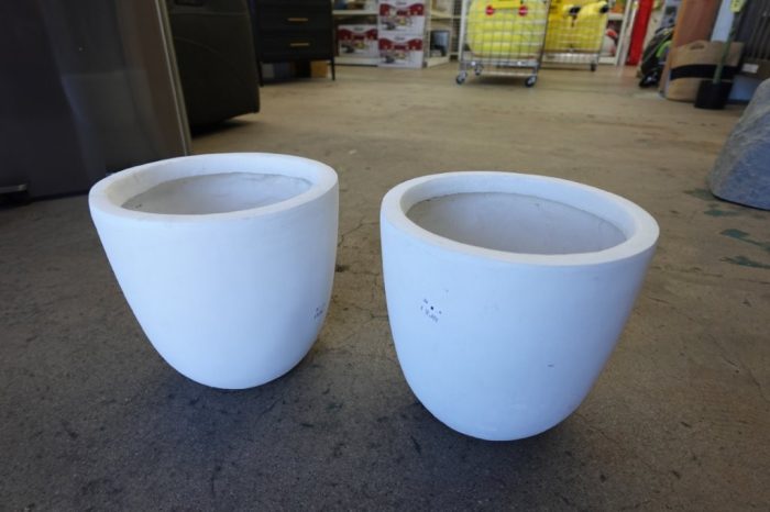 Kante 10" White Concrete Planter – Indoor/Outdoor - Image 2