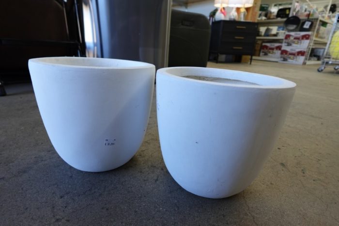 Kante 10" White Concrete Planter – Indoor/Outdoor - Image 4