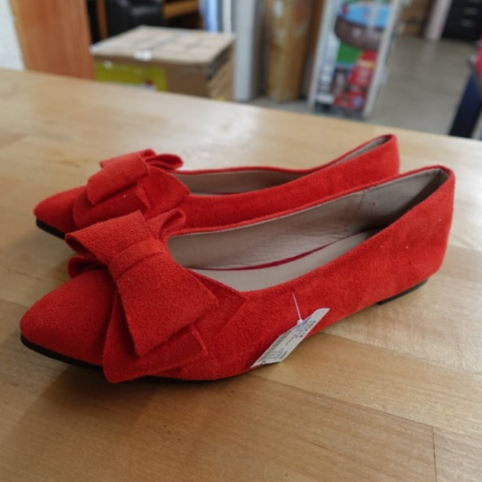 Stunner Women’s Bowknot Flower Pointed Toe Dress Flat - Red Women's Size 7.5