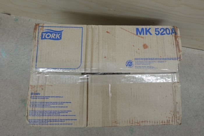 Tork Universal Multifold Hand Towels (1‑Ply, Natural, 16 × 250 Sheets) - Image 3
