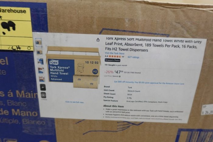 AmazonCommercial Center Pull Paper Towels, 2-Ply, 600 Sheets, 6 Rolls - Image 3
