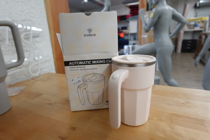 ICOECO Self-Stirring Magnetic Coffee Cup, Rechargeable - Image 2
