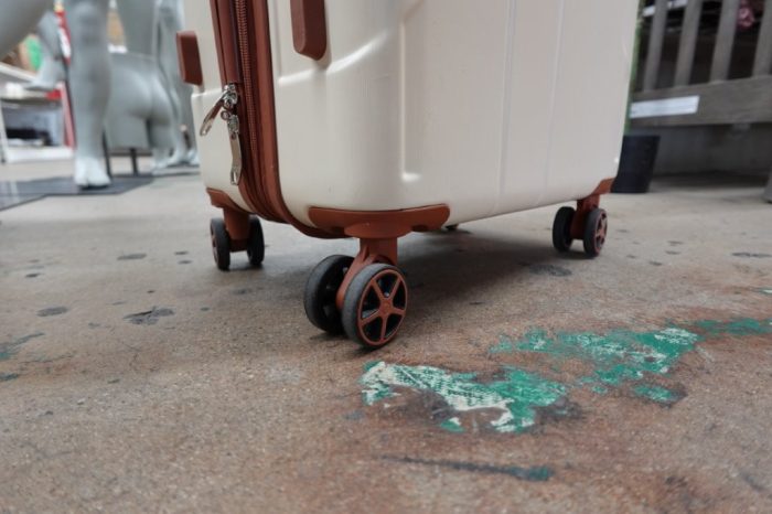 24-Inch Hardshell Spinner Luggage with TSA Lock - Image 5