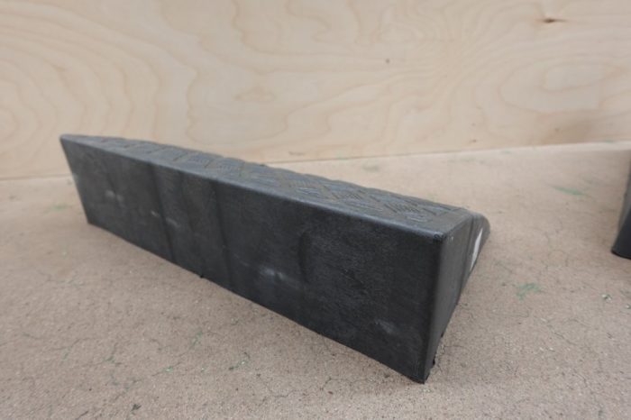 ICERUN Anti‑Slip Wheelchair Threshold Ramp (50×27×13 cm) - Image 4